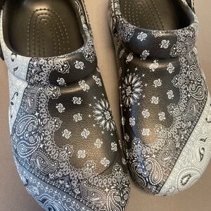 Black/Gray Crocs J-0010
